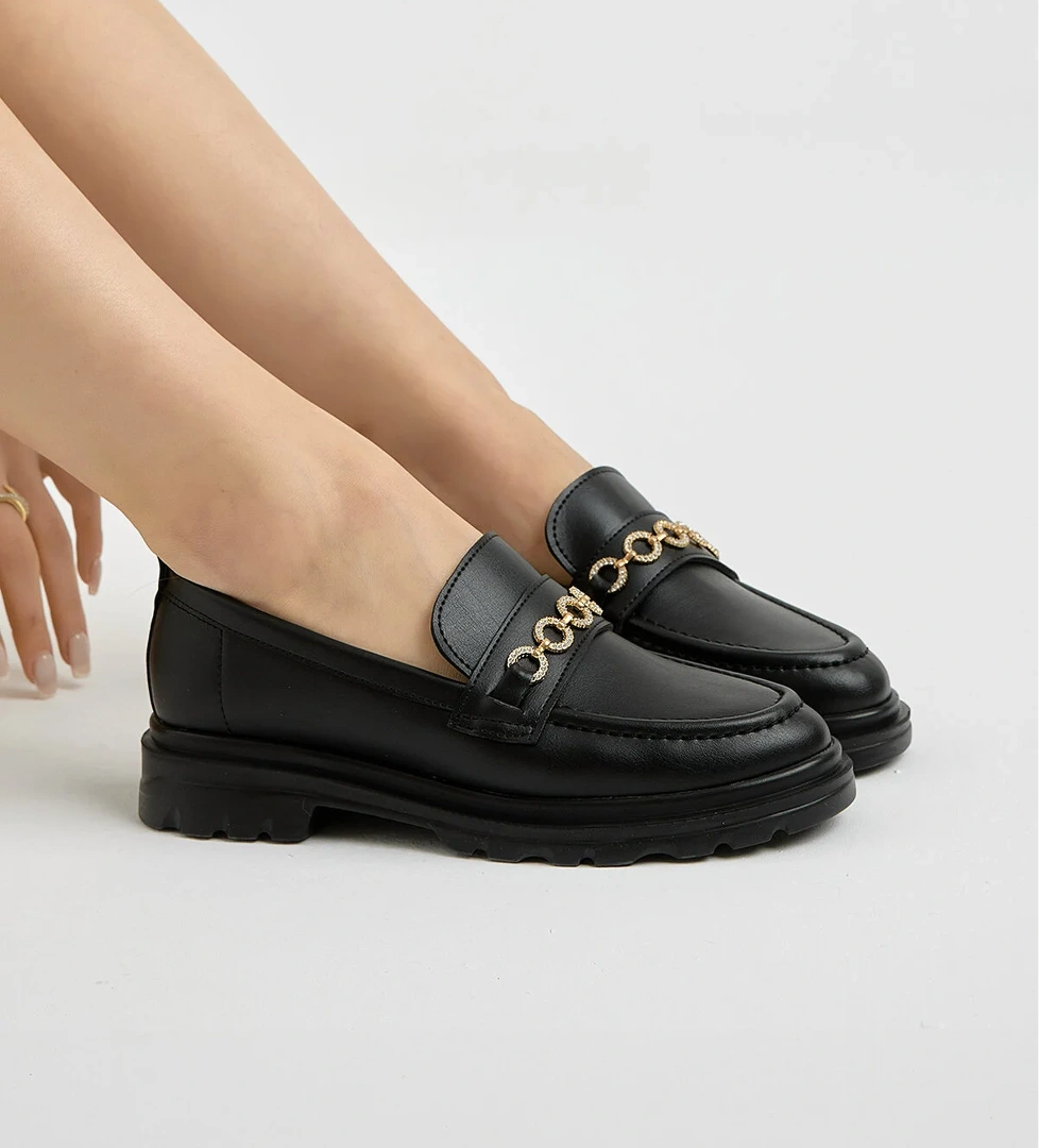Kadın Siyah Cilt Kalın Poli Taban Zincir Aksesuarlı Günlük Loafer - Görsel 1