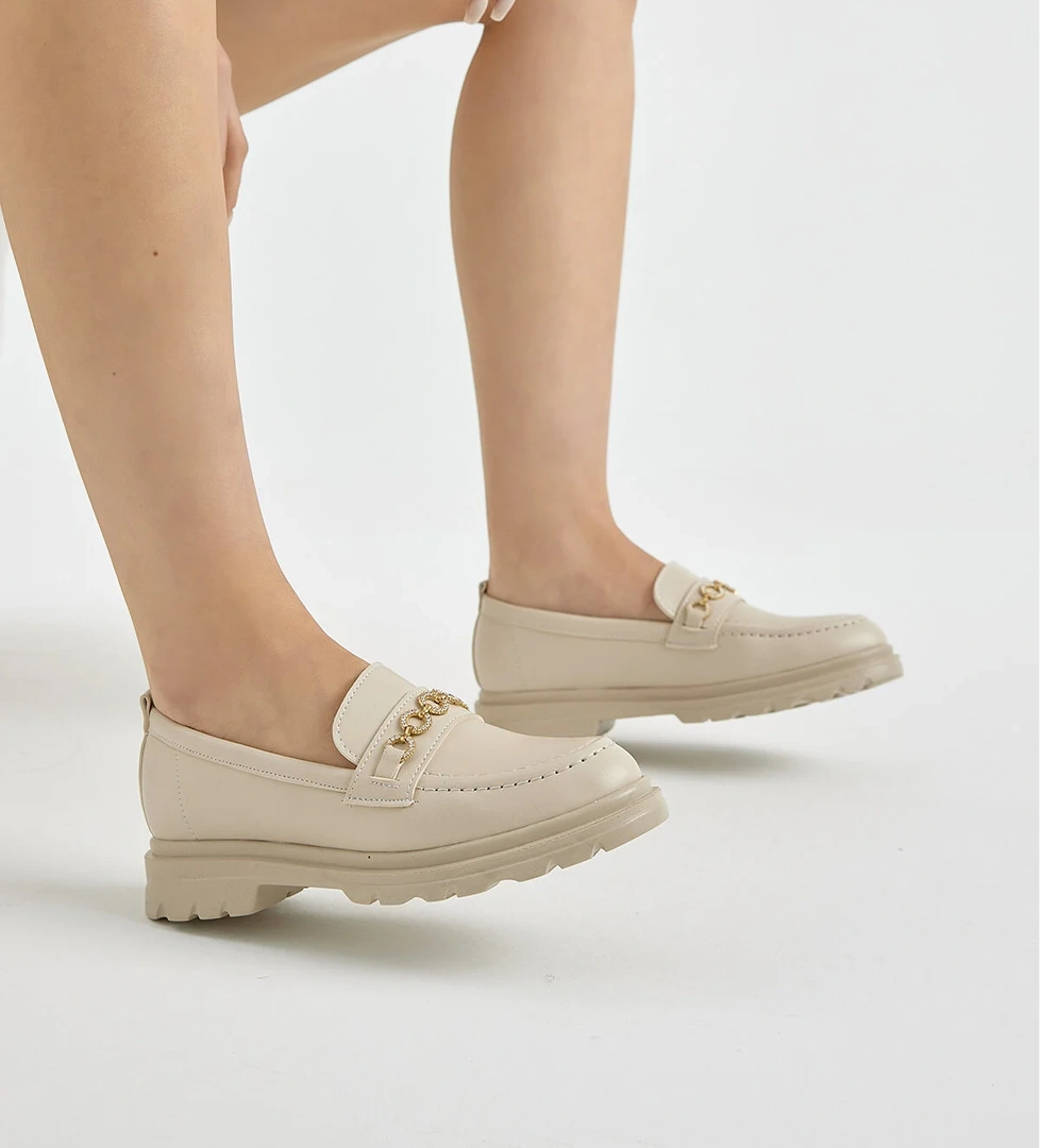 Kadın Bej Kalın Poli Taban Zincir Aksesuarlı Günlük Loafer