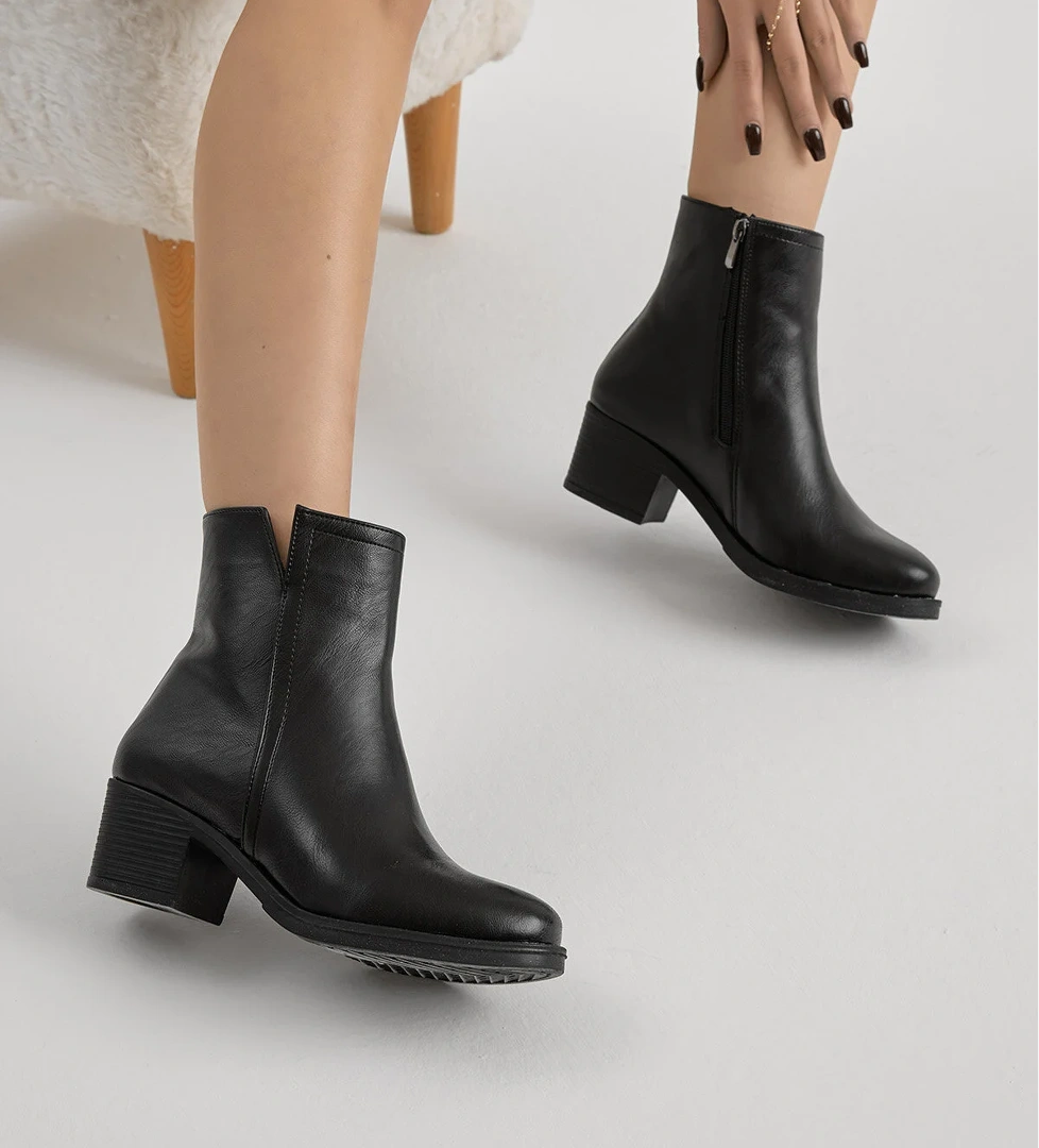 Kadın Siyah Cilt Termo Taban Fermuarlı Topuklu Bot