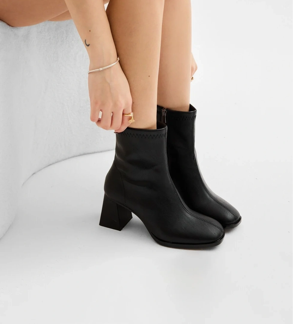 Kadın Siyah Cilt TPU Taban Düz Desen Fermuarlı Kalın Topuklu Bot