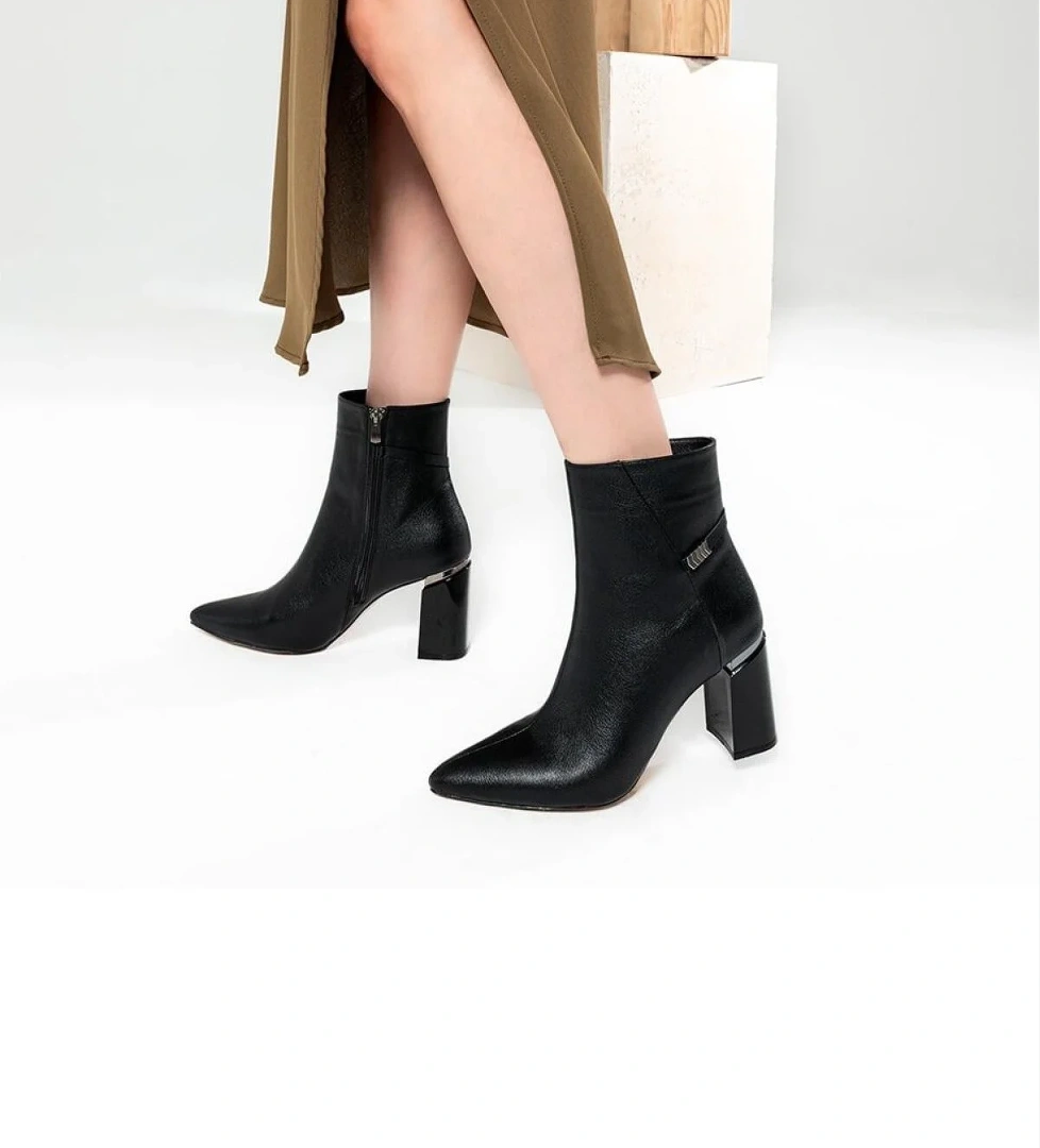 Kadın Siyah Fermuarlı Kalın Topuklu Bot
