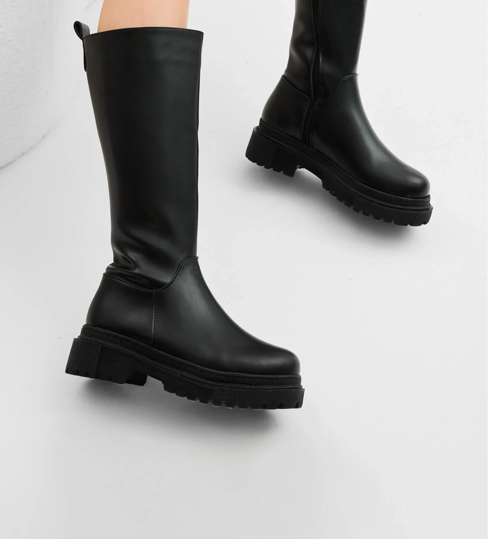 Kadın Siyah Kalın Poli Taban Düz Desen Fermuarlı Diz Altı Çizme - Görsel 1
