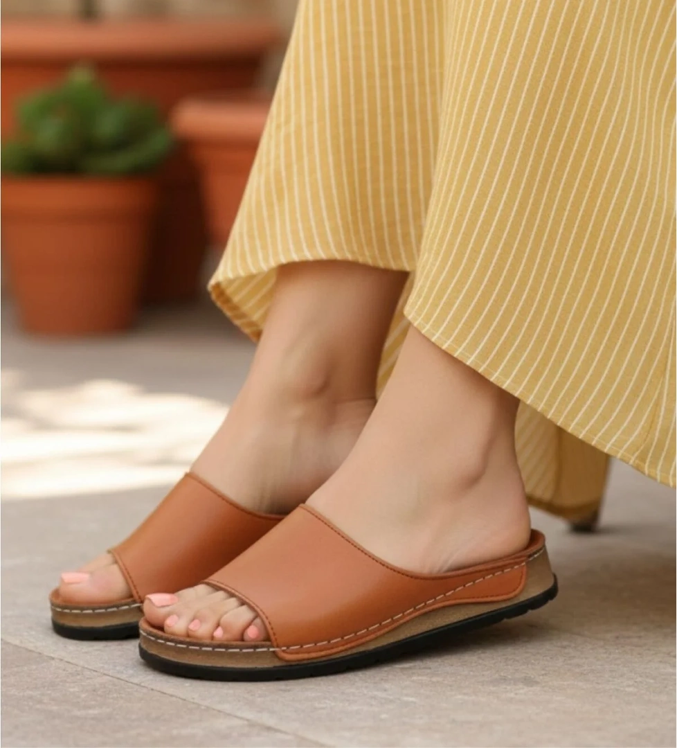 Hakiki Deri Lazer Kesim Delikli Rahat Taban Kadın Terlik NAPA-309 - Görsel 1