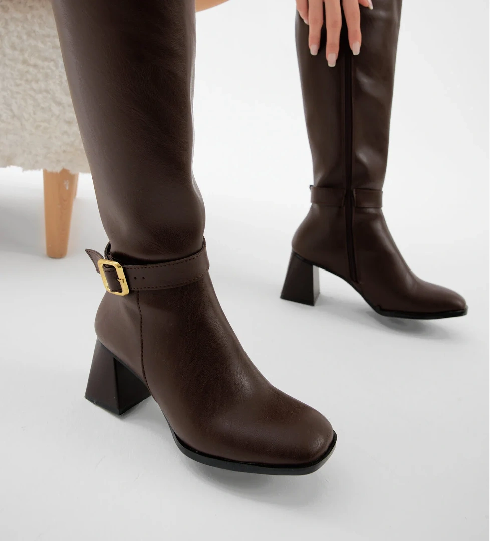 Kadın Kahve TPU Taban Tokalı Fermuarlı Diz Altı Topuklu Çizme