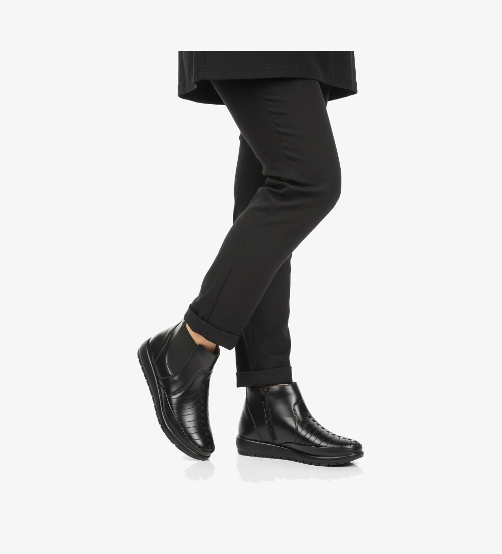 Ayakmod Siyah Jel Taban Anatomik Fermuarlı Kadın Bot 311 Z model görseli