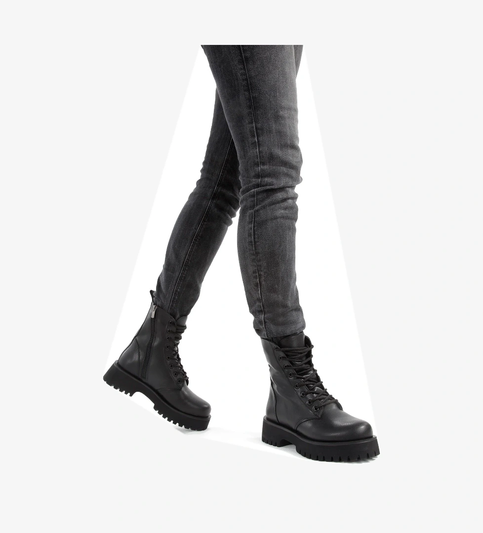 Modabuymuş Modabuymuş Siyah Kalın Taban Çok Hafif Postal Bağcıklı Kadın Bot WARPOS Flo'da! Siyah - 1. görsel