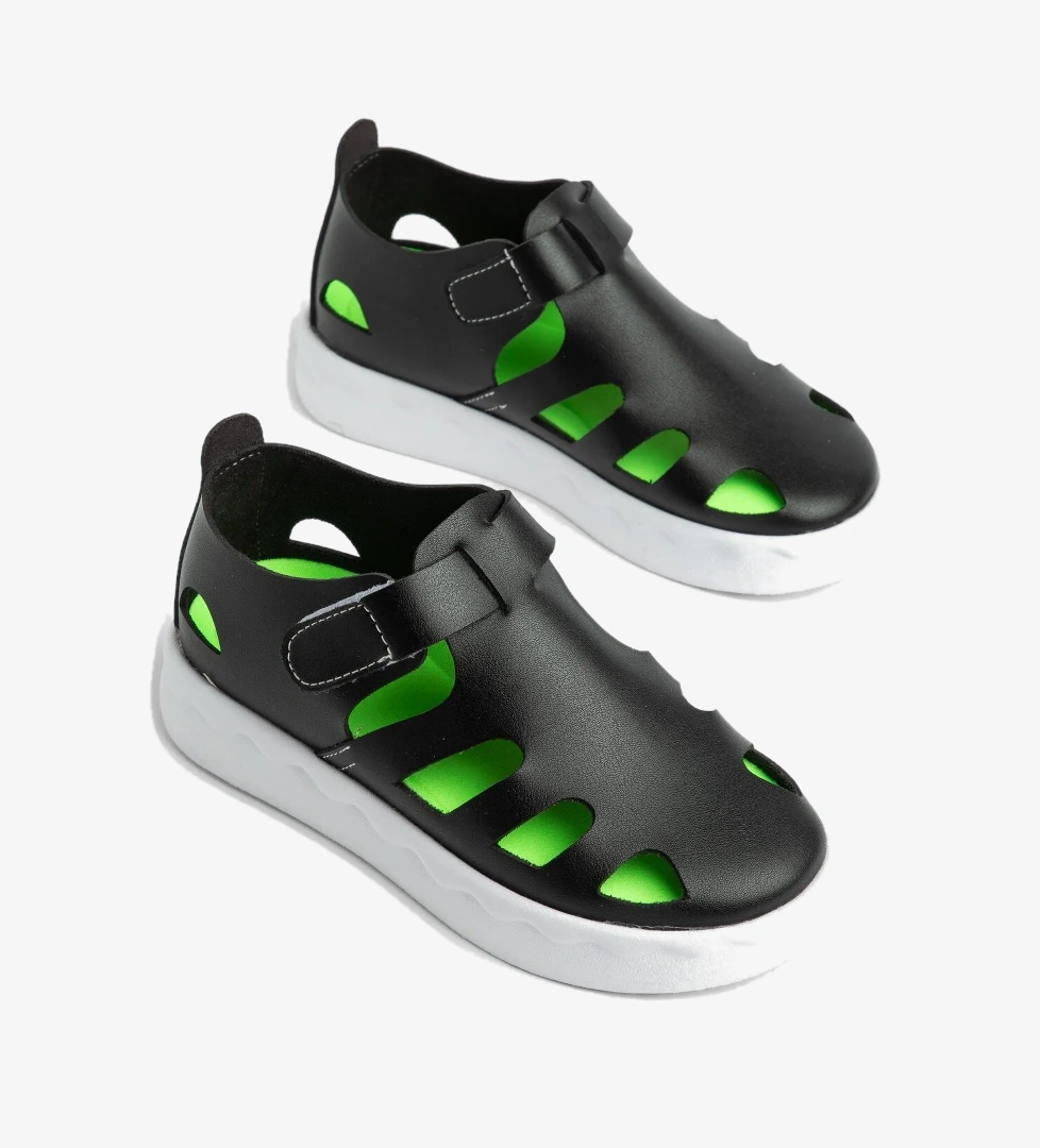 Tonny Black Çocuk Unisex Siyah Hafif Tabanlı Rahat Cırtlı Sandalet