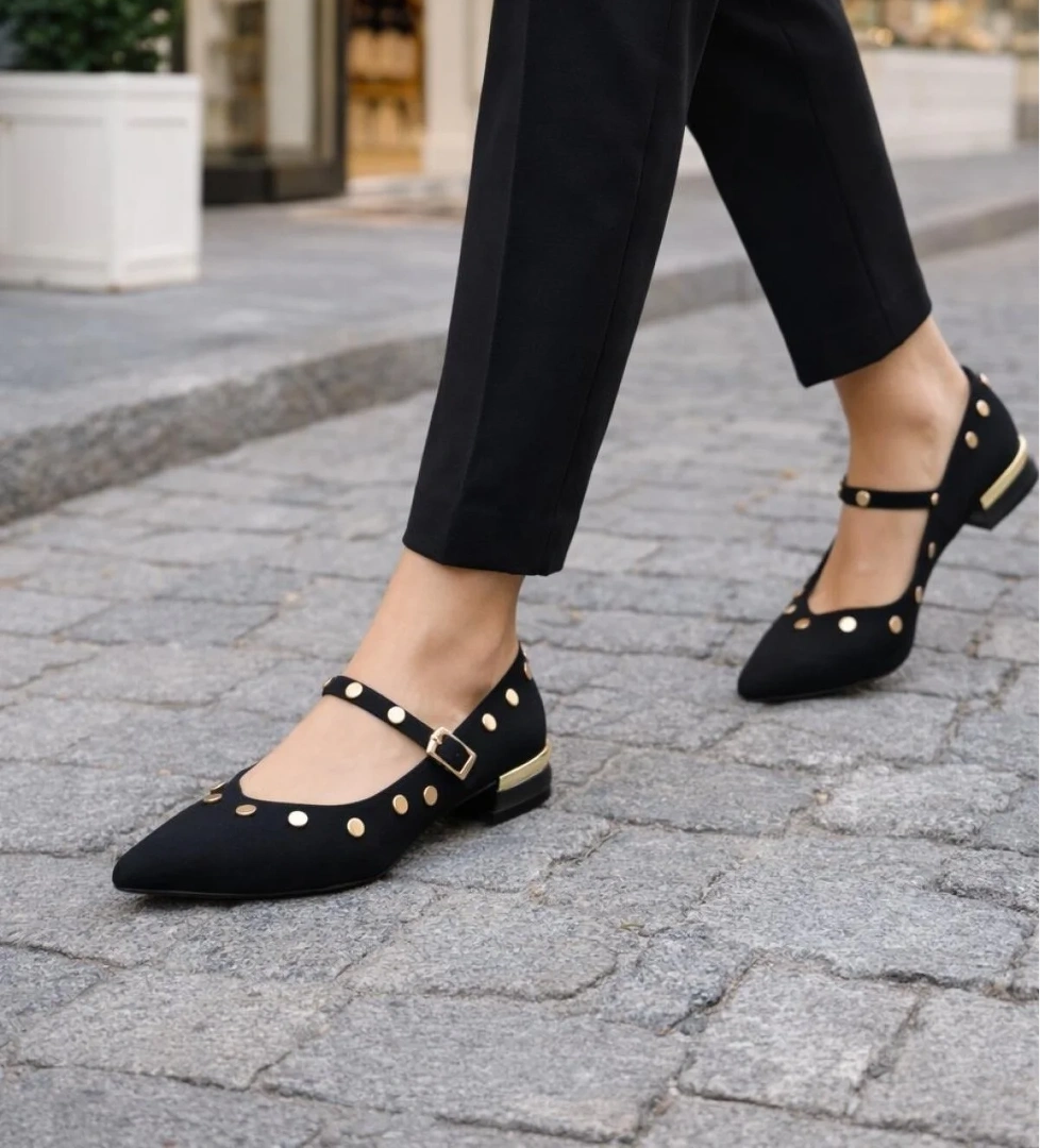 Odesa Ayakkabı Siyah Odesa Ayakkabı Odesa Zarif Detaylı Taş ve Zımba Aksesuarlı Babet