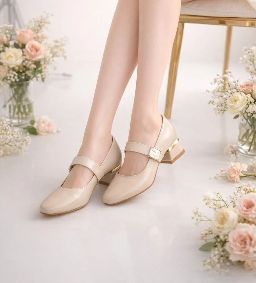 Odesa Ayakkabı Siyah Odesa Ayakkabı Odesa Zarif Kadın Altın Topuk veToka Detaylı ,Kare Burun Babet