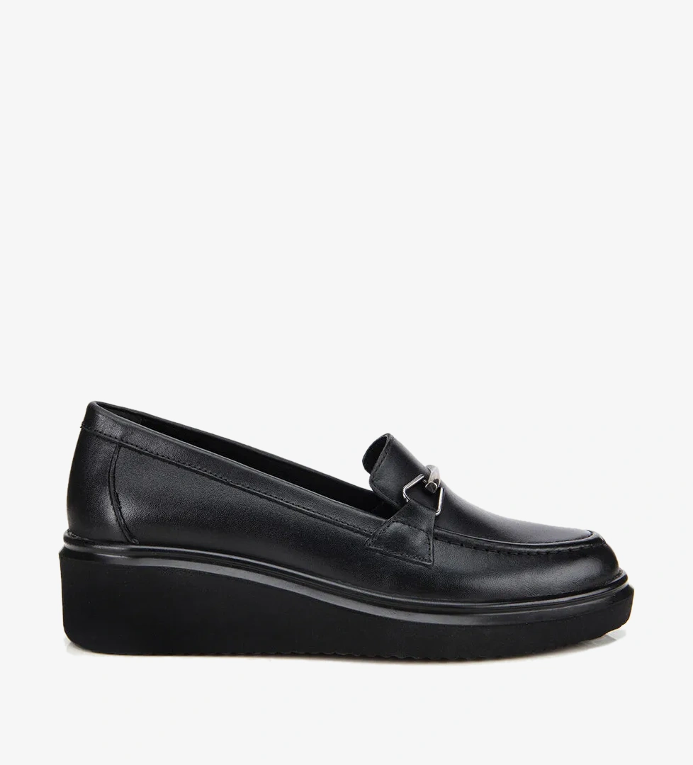 Kadın Deri Siyah Tokalı Dolgu Topuklu Klasik Loafer