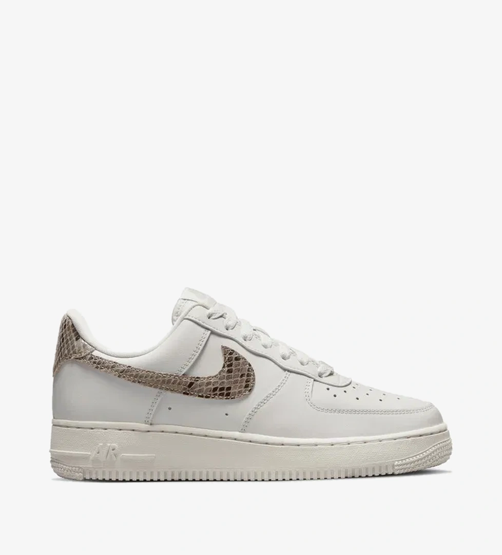 Nike Nike Air Force 1 '07 model görseli