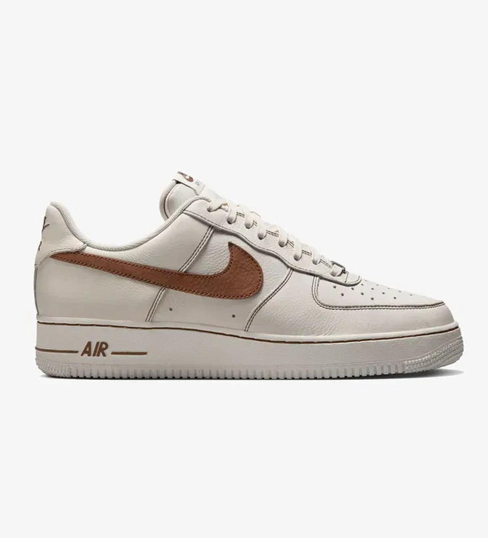 Nike Air Force 1 &#39;07 LV8 Erkek Beyaz Spor Ayakkabı
