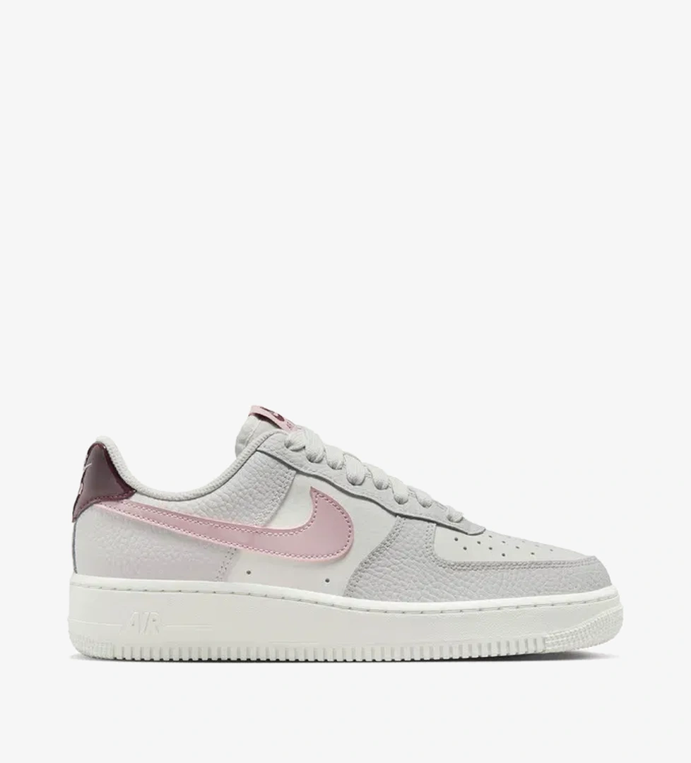 Nike Air Force 1 '07 Kadın Beyaz Spor Ayakkabı