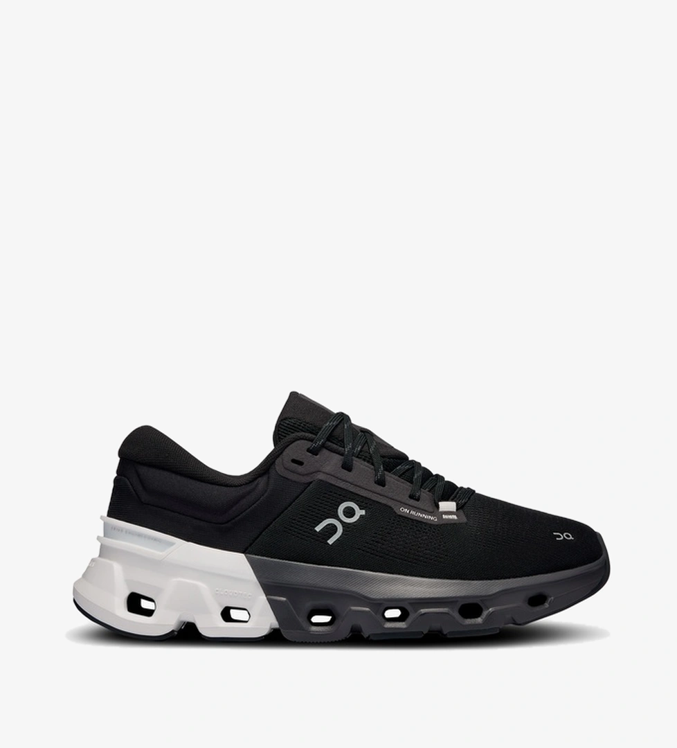 On On Cloudflyer 5 Kadın Siyah Spor Ayakkabı model görseli