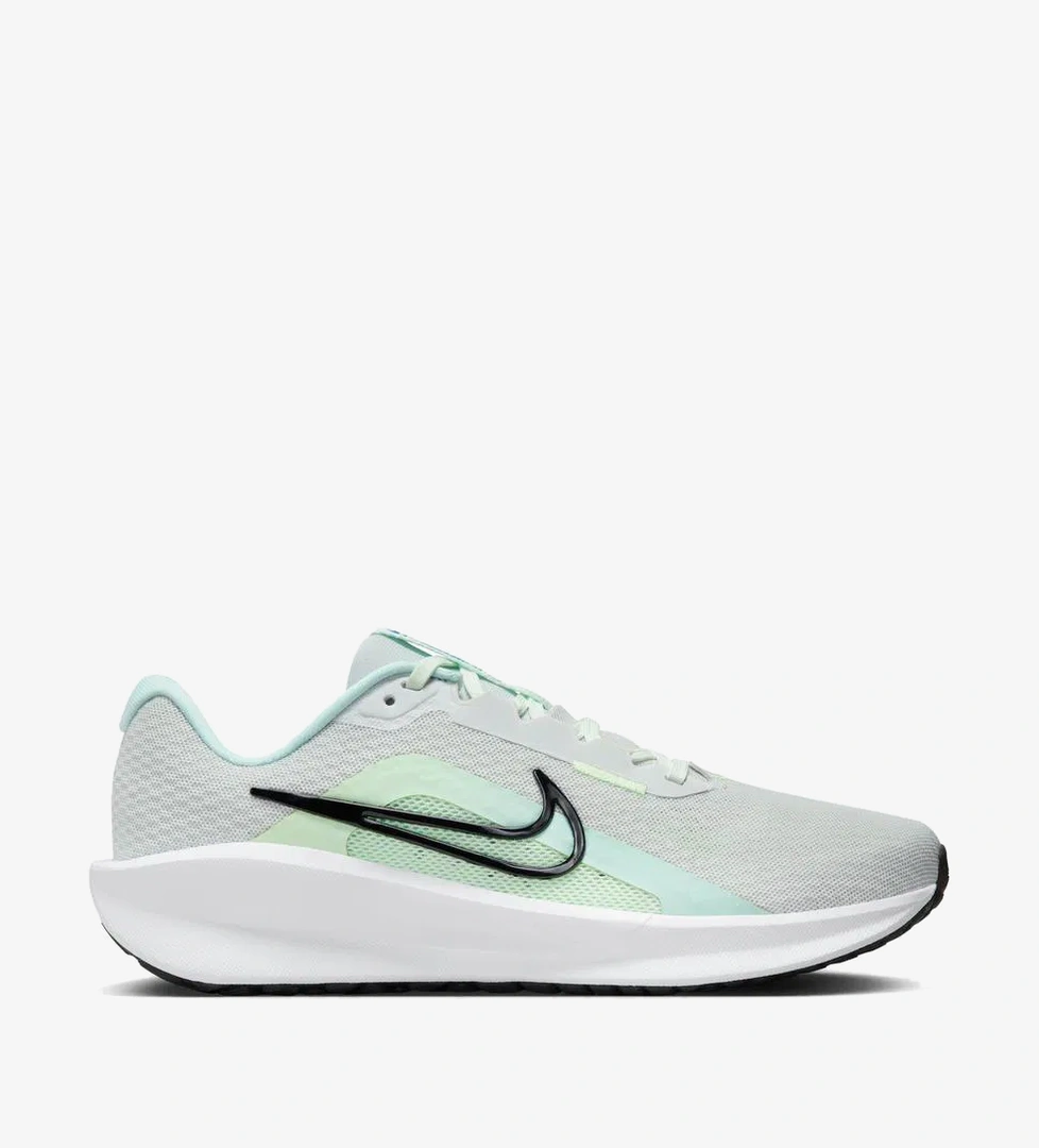 Nike Nike Downshifter 13 Kadın Gri Koşu Ayakkabısı model görseli