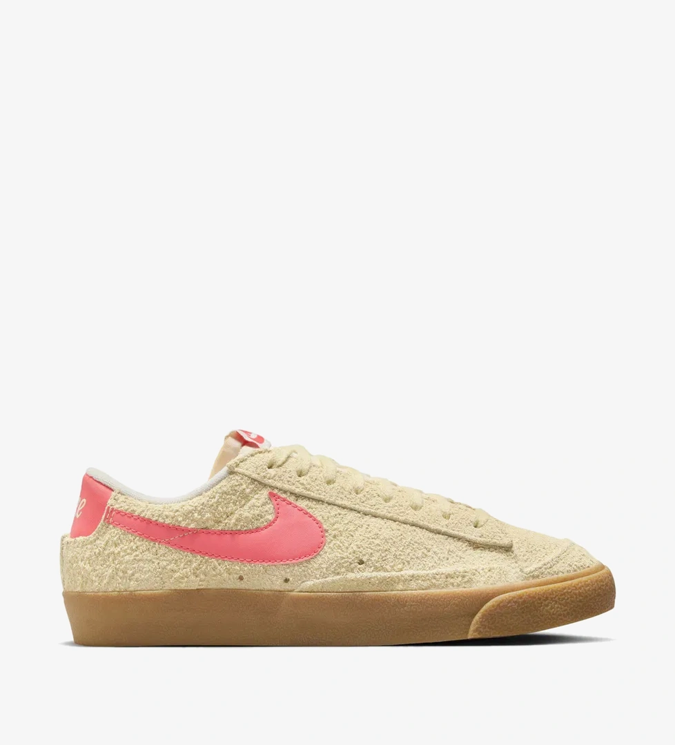 Nike Blazer Low 77 Vintage Kadın Sarı Spor Ayakkabı - Görsel 1