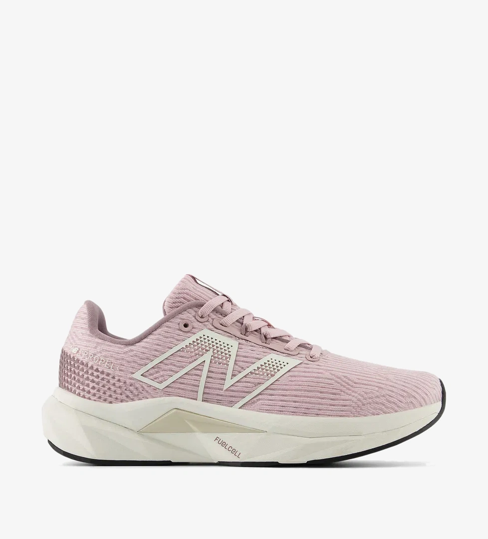 New Balance FuelCell Propel v5 Kadın Pembe Koşu Ayakkabısı - Görsel 1