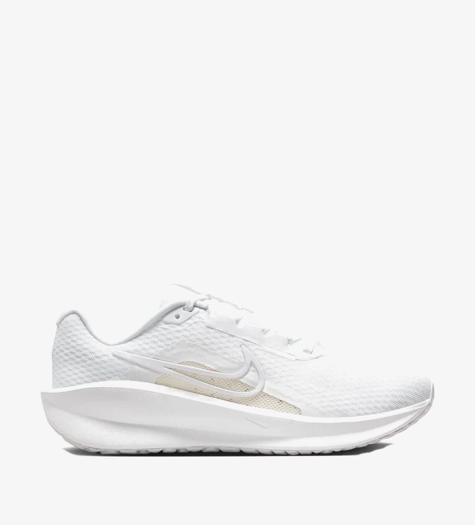 Nike Downshifter 13 Kadın Beyaz Koşu Ayakkabısı