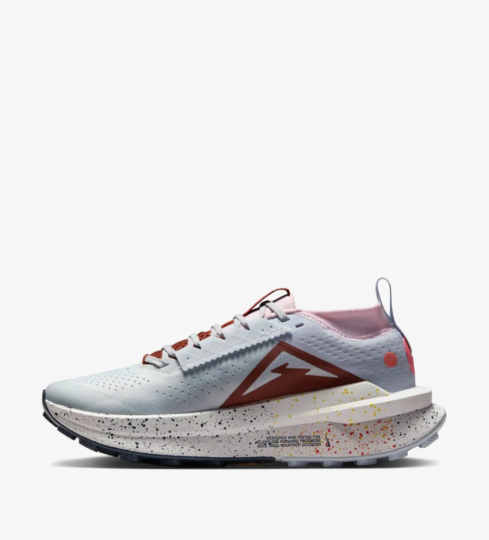 Nike Nike W Kadın Zoomx Gri Koşu Zegama Trail Ayakkabısı 2 model görseli