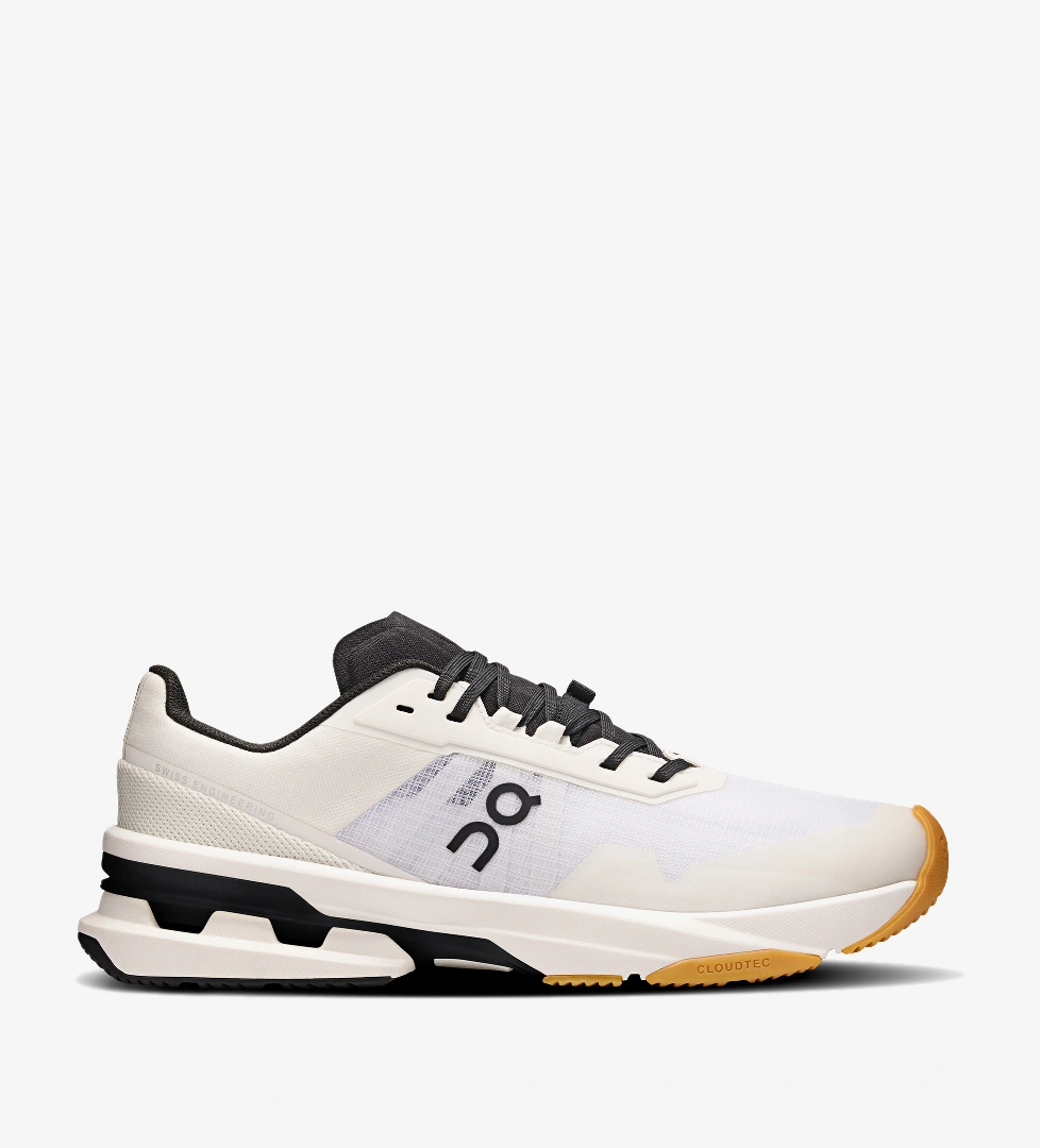 On Running On Cloudpulse Pro Kadın Beyaz Koşu Ayakkabısı model görseli