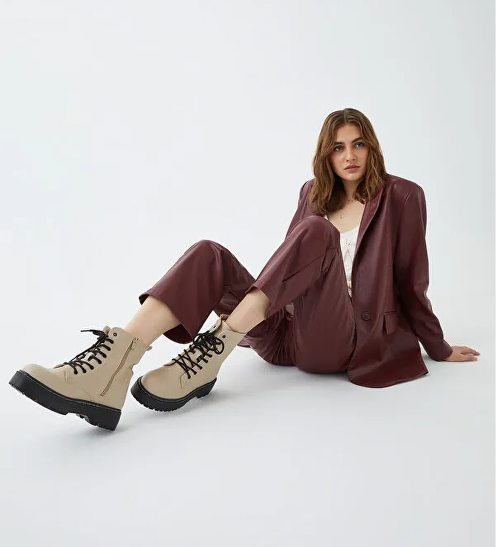 Lcw Steps Deri Görünümlü Bağcık ve Fermuarlı Kadın Bot model görseli