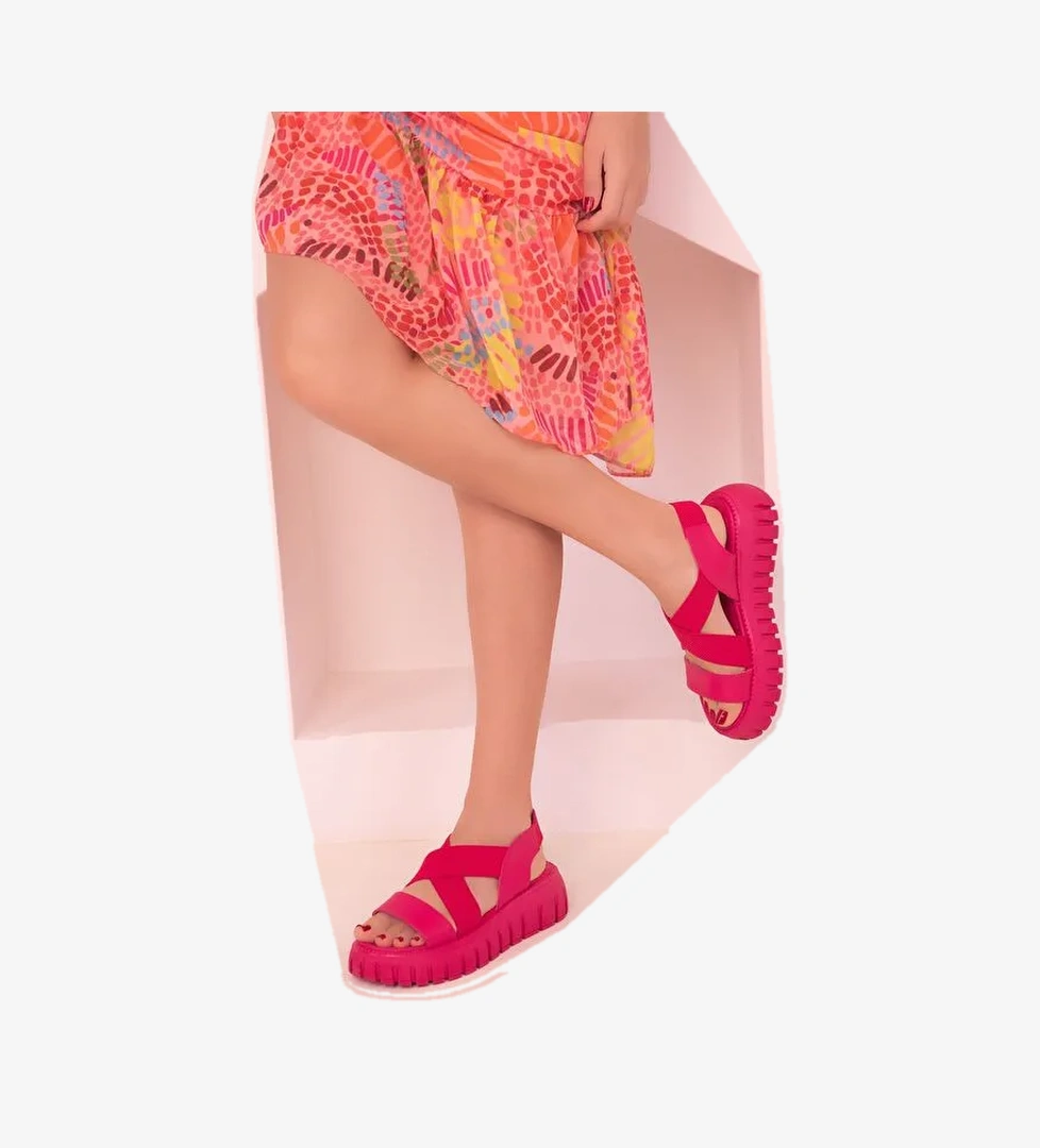 Deri Görünümlü Kalın Taban Kadın Sandalet