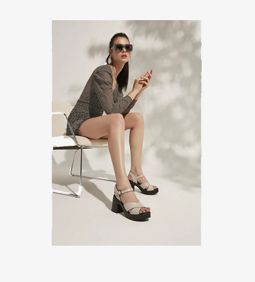 Ziya Ayakkabı Kadın Hakiki Deri Topuklu Sandalet 131992 28000 Buz model görseli