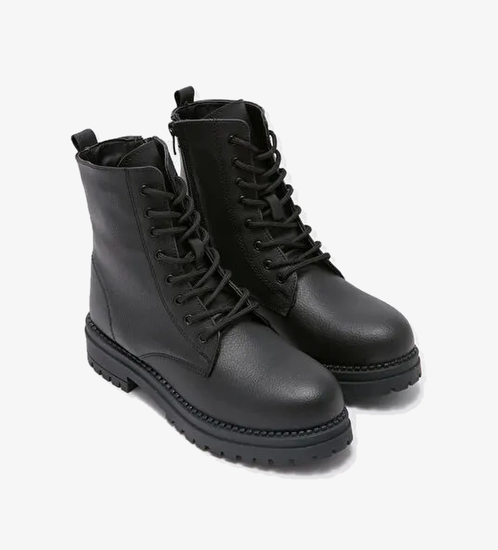 Deri Görünümlü Kadın Bot - Görsel 1