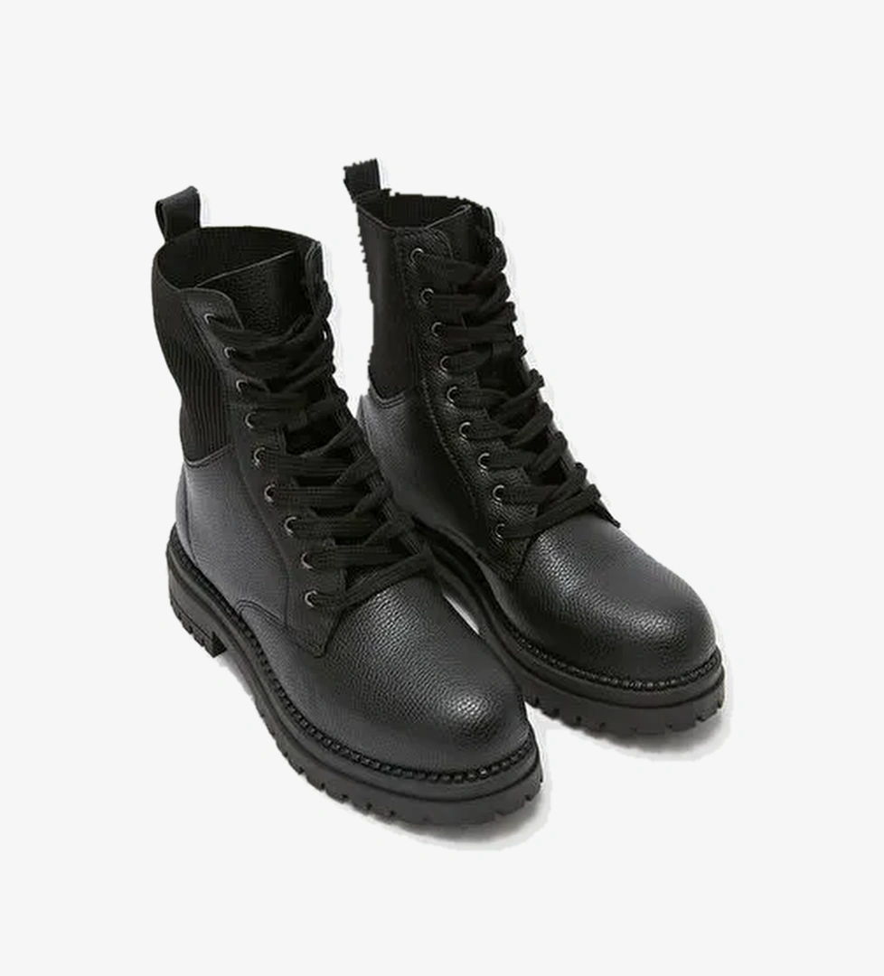 Deri Görünümlü Bağcıklı Kadın Bot - Görsel 1