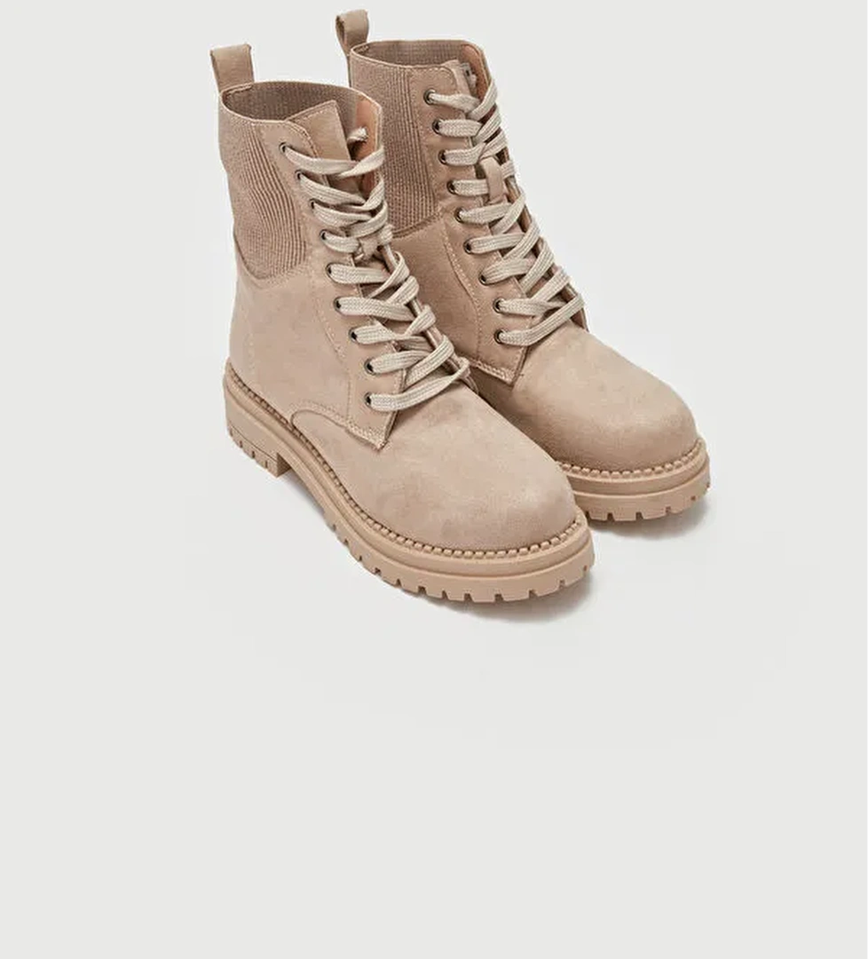 Deri Görünümlü Bağcıklı Kadın Bot