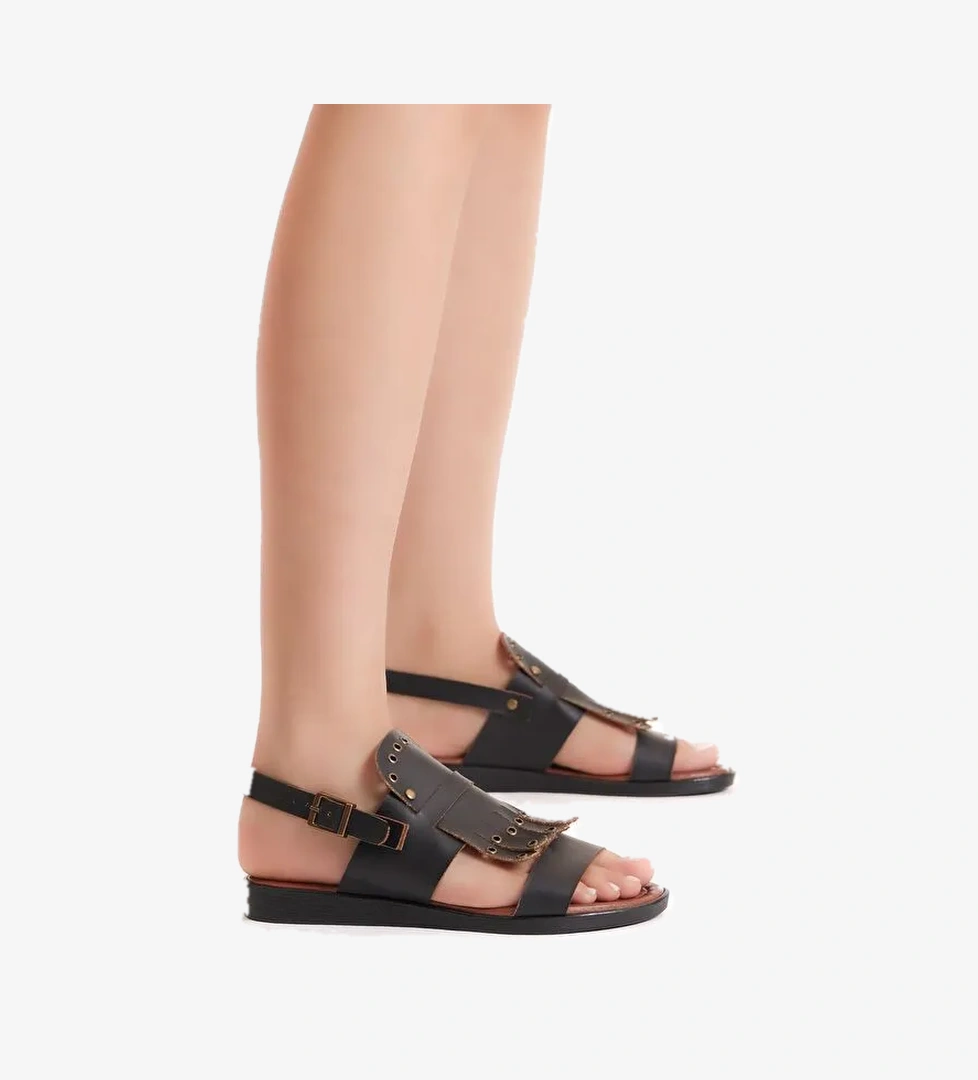 Kadın Siyah Rahat Kalıp Püskül Detaylı Sandalet - Görsel 1