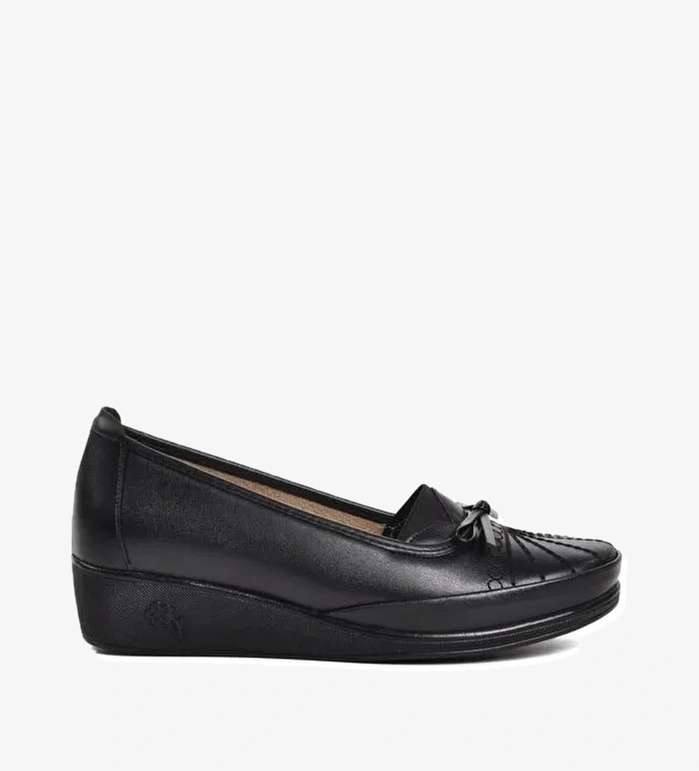 139 Siyah Hakiki Deri Kadın Günlük Ayakkabı