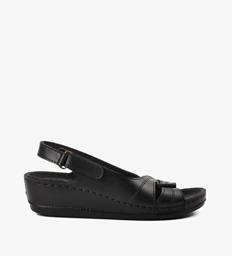 15.027 Siyah Kadın Dolgu Topuk Sandalet