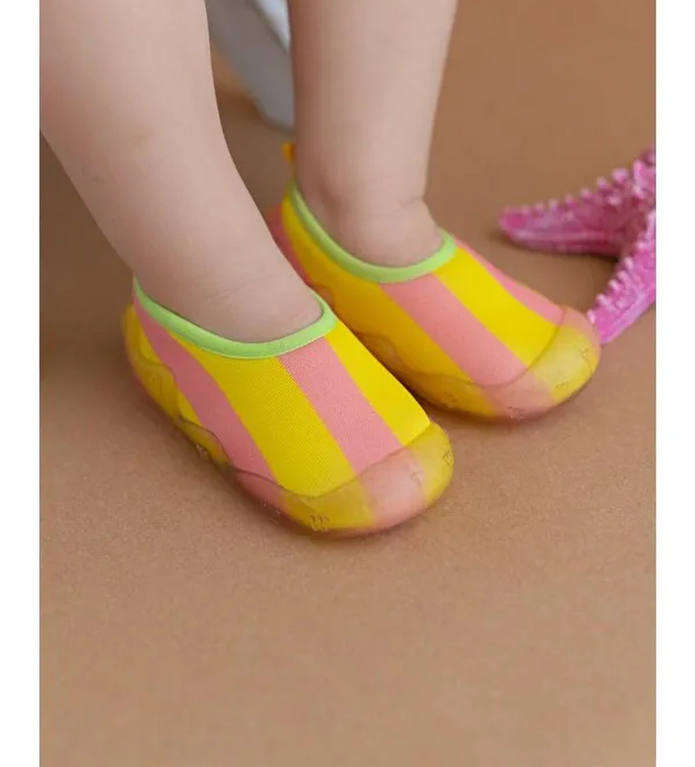 Pembe Sarı Kız Çocuk Kaydırmaz Tabanlı Deniz Ayakkabısı - Görsel 1