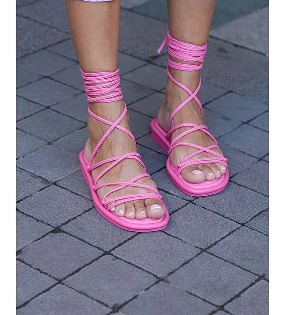 Sarma Bağcıklı Puf Sandalet Fuşya