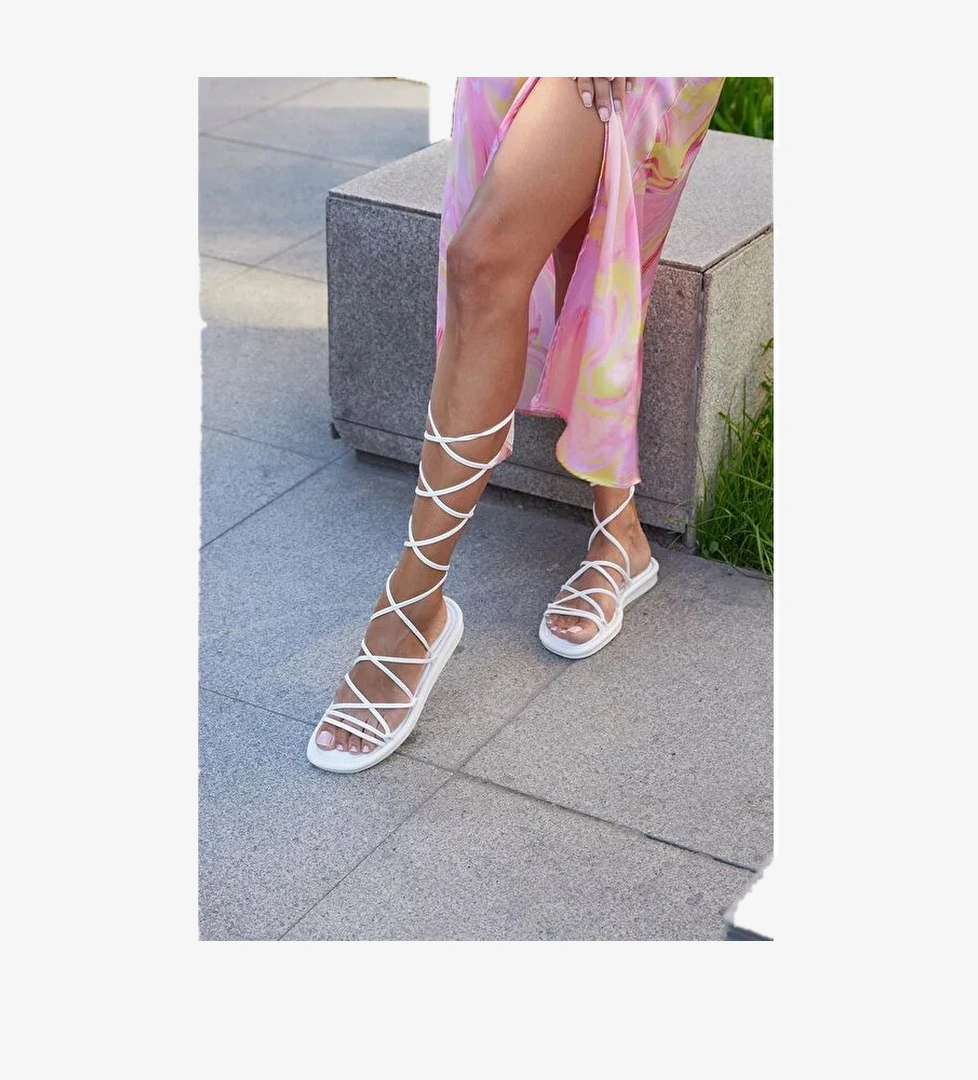 Sarma Bağcıklı Puf Sandalet Beyaz