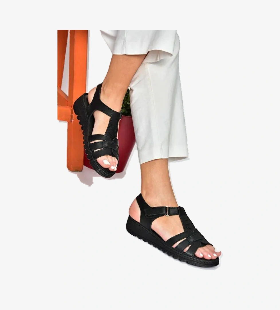 Fox Shoes P555030303 Siyah Hakiki Deri Günlük Kadın Sandalet model görseli