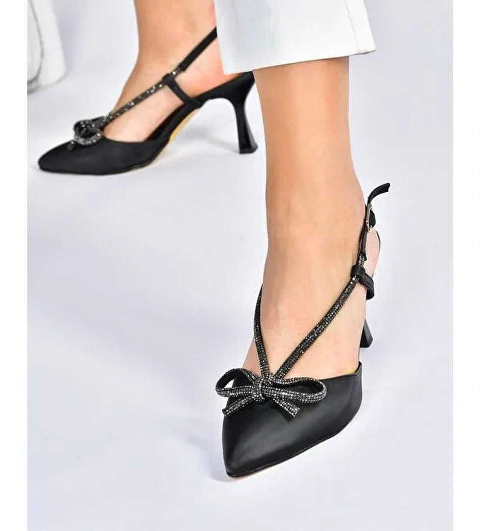 Siyah Saten Kumaş Taş Detaylı Kadın Topuklu Ayakkabı M246065704