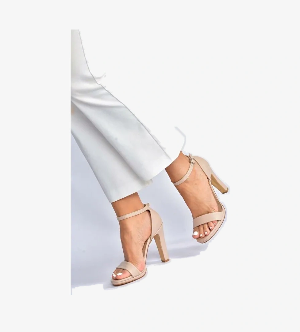 Fox Shoes Sedef Ten Tek Bantlı Kalın Topuklu Kadın Ayakkabı M348072309 model görseli