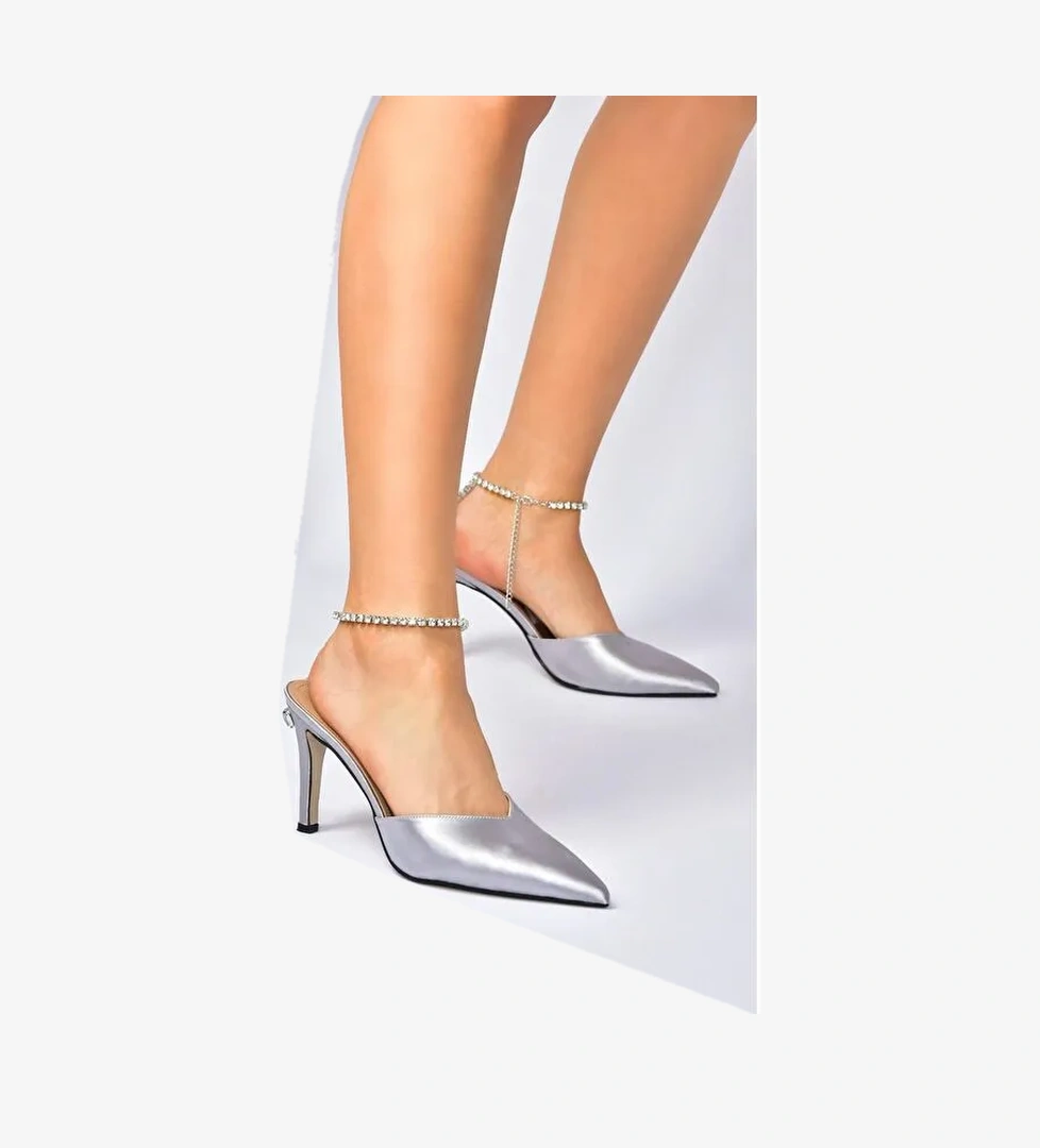 Gümüş Saten Kumaş Taş Tokalı Topuklu Ayakkabı M404010904 - Görsel 1