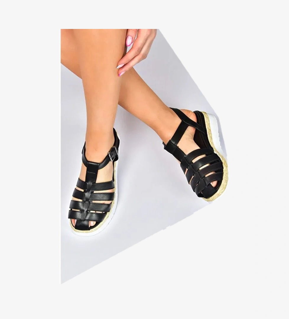 Fox Shoes Siyah Kalın Tabanlı Kafes Model Kadın Sandalet M996140409 model görseli
