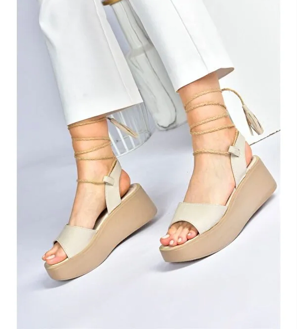 Ten Kalın Tabanlı Bilekten Bağlamalı Kadın Sandalet M996180409 - Görsel 1