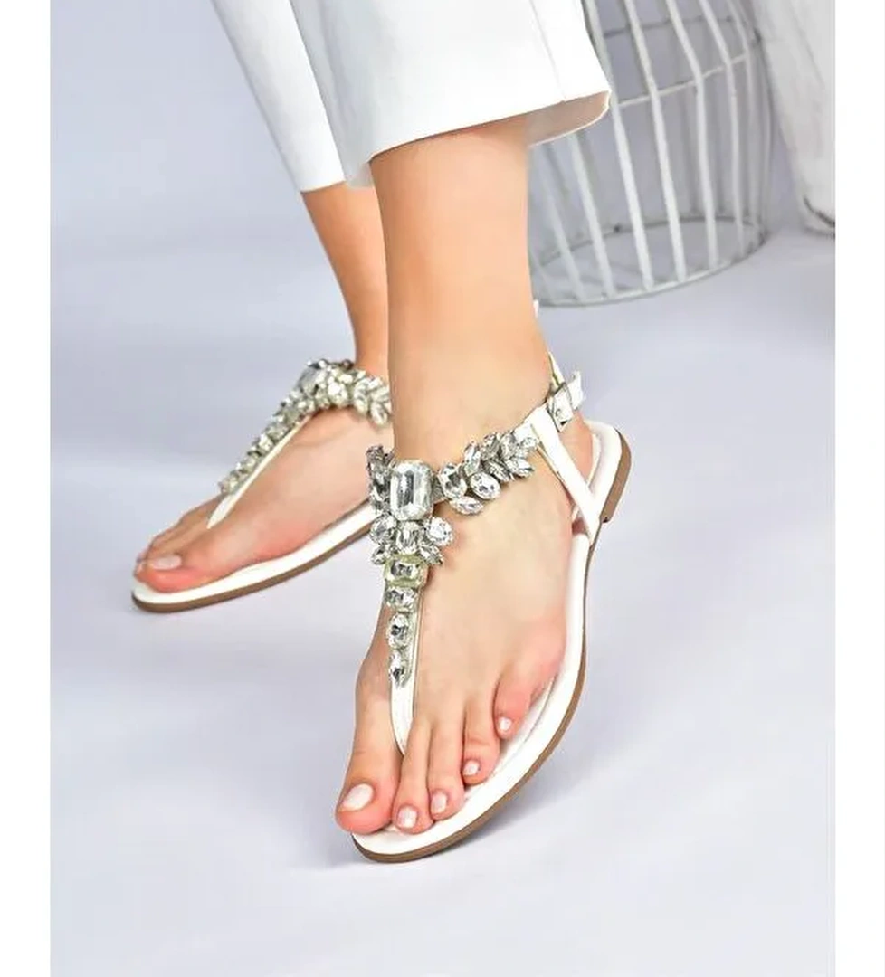 Beyaz Taşlı Parmak Arası Kadın Sandalet M272006009