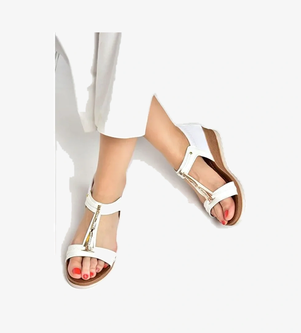 Fox Shoes Beyaz Alçak Tabanlı Günlük Kadın Sandalet M258315709 model görseli
