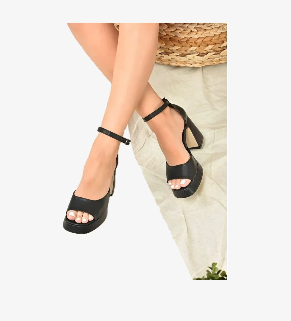 Siyah Topuklu Kadın Ayakkabı K404100209