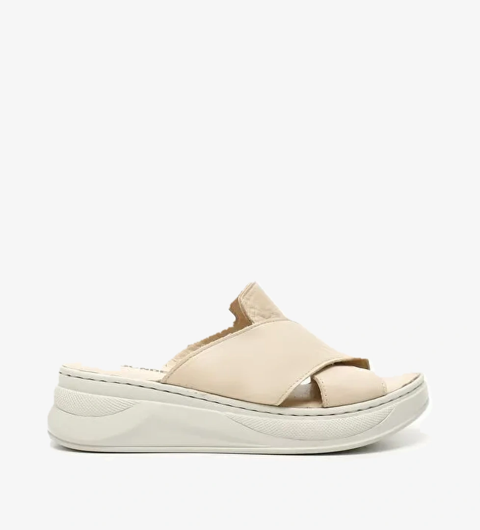 Gönderi̇(r) Hakiki Deri Kadın Dolgu Günlük Terlik 42231 model görseli