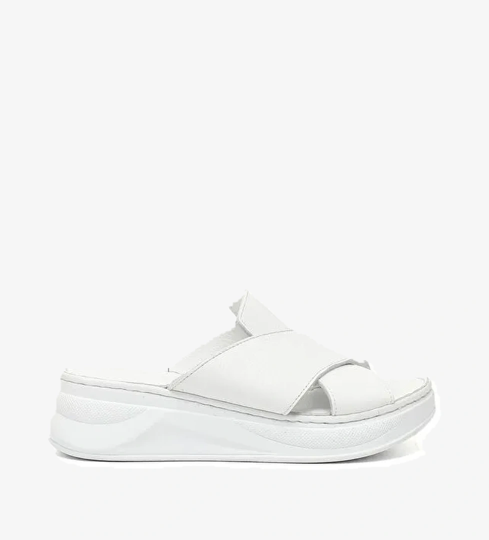 Gönderi̇(r) Hakiki Deri Kadın Dolgu Günlük Terlik 42231 model görseli