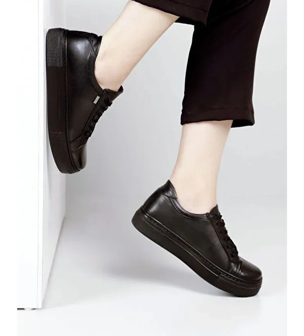 Hakiki Deri Yuvarlak Burun Dolgu Taban Bağcıklı Kadın Sneaker 24240 - Görsel 1