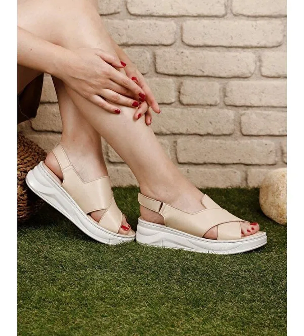 Hakiki Deri Dolgu Taban Kadın Sandalet 42087 - Görsel 1