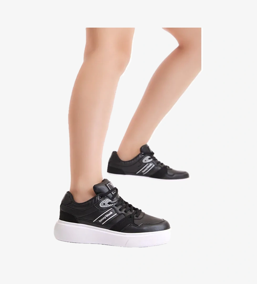 Kadın Siyah Beyaz Yüksek Poli Taban Yanı Şeritli Bağcıklı Spor Ayakkabı